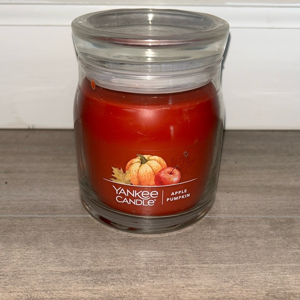 Apple pumpkin candle